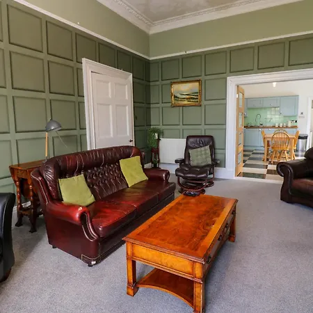 The Georgian Manor House *